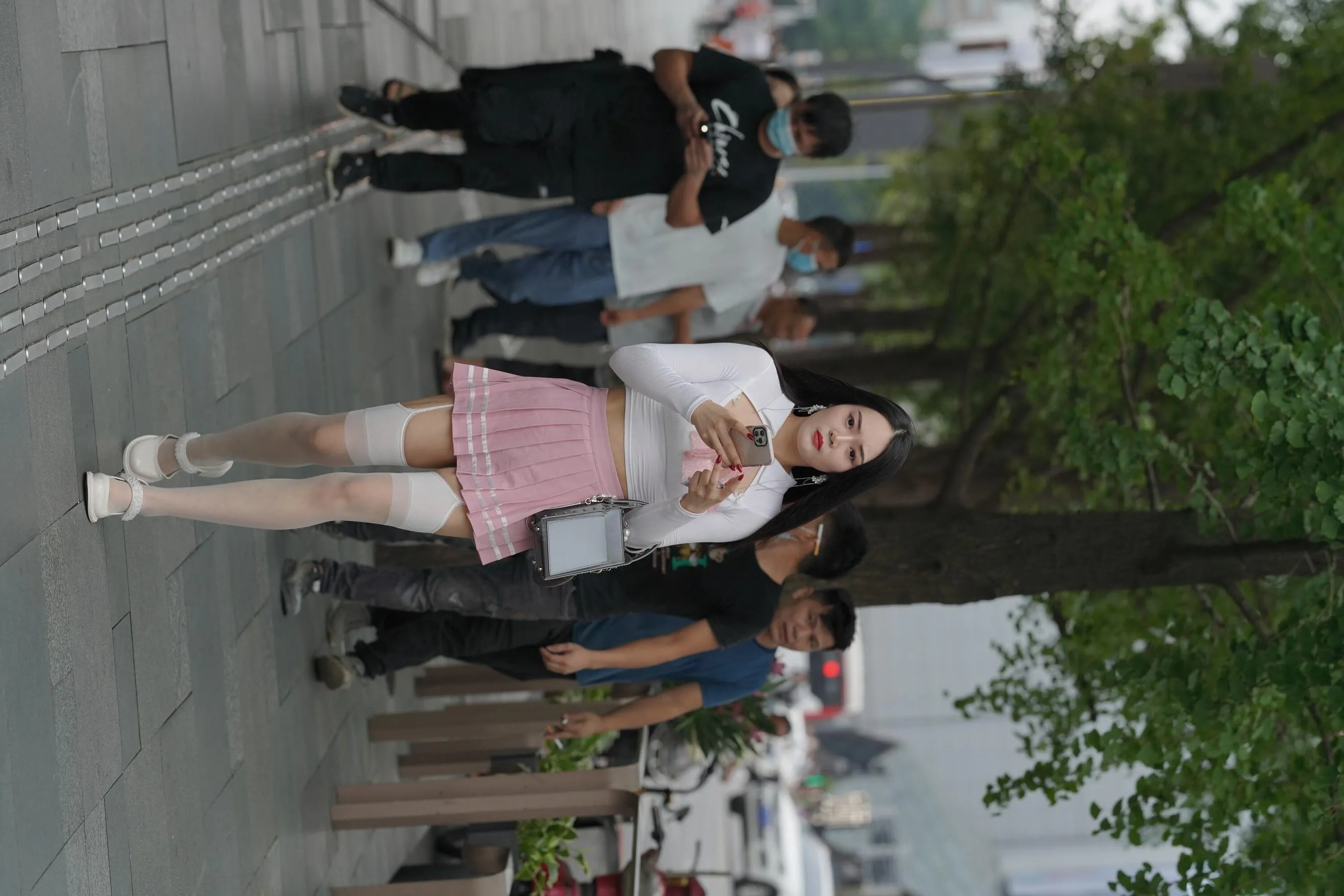 魔镜街拍 NO.161 街拍白丝吊带袜美女 [109P]插图4